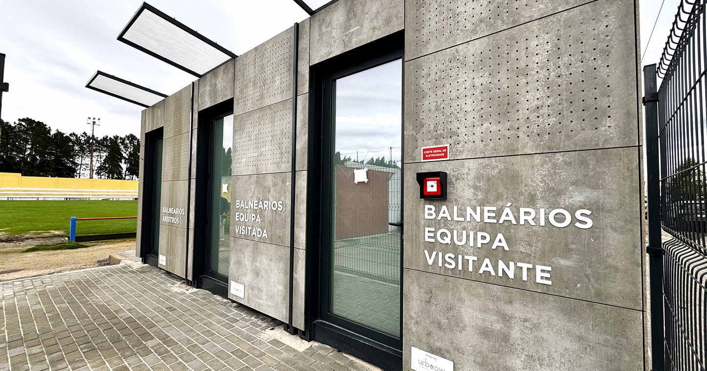edifício dos balneários do estádio do vitoria de sernache